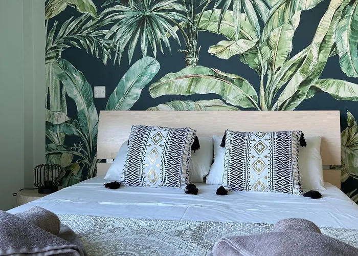 Too Coool Coralli Daire Protaras